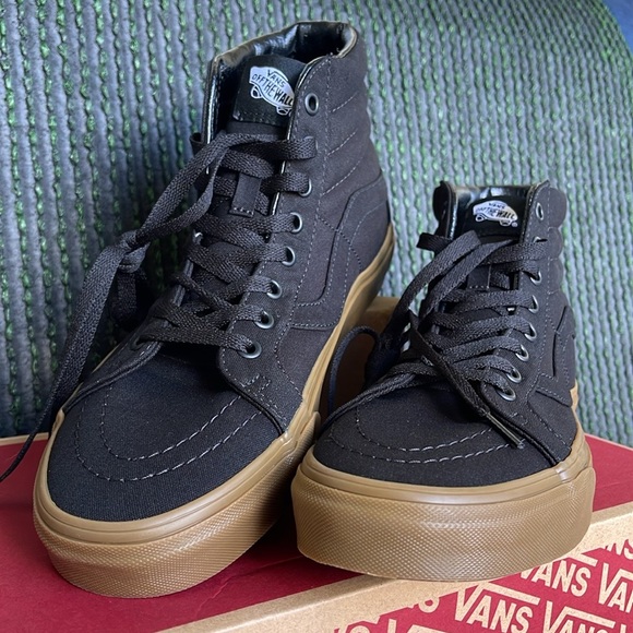 Vans WMNS Sk8-Hi Reissue (Canvas Gum) Black/Lghtgm
VN0A2XSBL0D
Sneakers - Picture 6 of 16